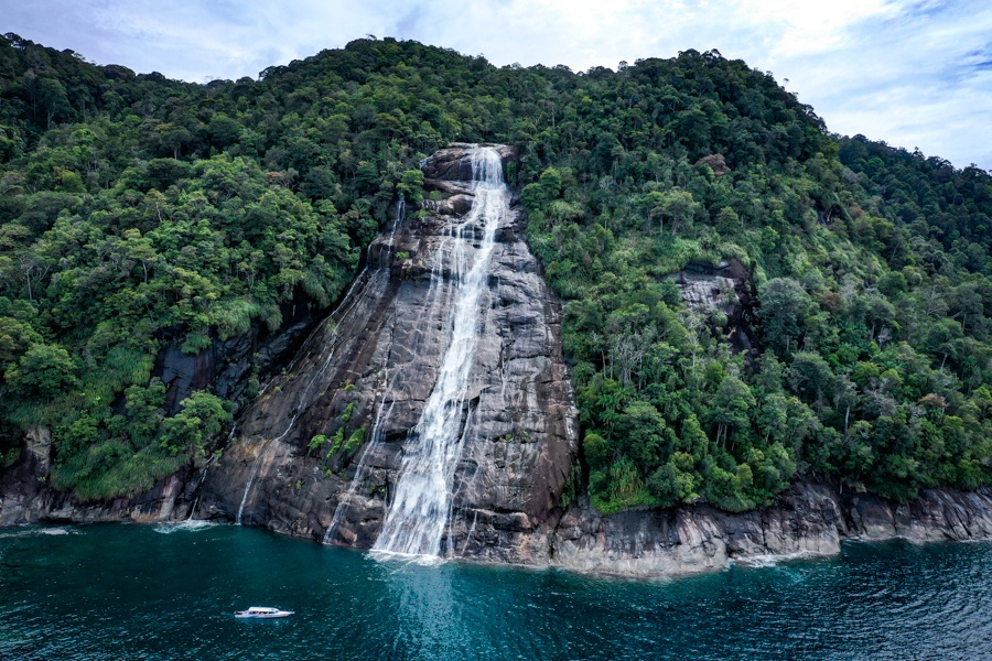 18 Must-See Waterfalls in Indonesia